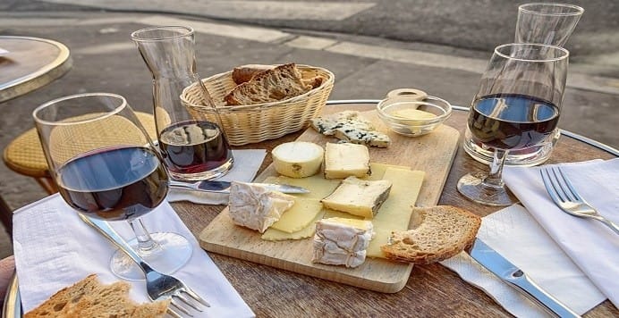 pan vino y queso