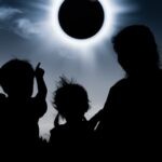 Reescribe este título y borra la dirección web que aparece en élEclipse solar total sobre América del Norte: vívelo en vivo