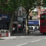 Video Se amplía la zona de tasa por congestión en Londres 23 de junio de 2024 • 9:00 Se amplía la zona de tasa por congestión en Londres más