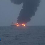 Vídeo Se teme un desastre ambiental: el petrolero en el Mar Rojo pierde petróleo 28 de agosto de 2024 • 7:00 Se teme un desastre ambiental: el petrolero en el Mar Rojo pierde más petróleo