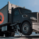 El vehículo autónomo lleva bienes en vías y carreteras