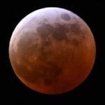 Por eso la luna no es invisible hoy a pesar de la oscuridad