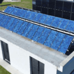 ¿Cuánto rendimiento alcanzan los módulos solares después de 25 años de sol intenso?