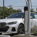 BMW amenaza con reducciones de rendimiento a los conductores híbridos que no cobran