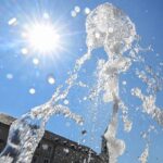 Se necesita una modificación de la ley básica Las asociaciones ecologistas apoyan los planes de protección térmica del SPD 17 de agosto de 2026 • 09:25 Muchas asociaciones creen que Alemania no está preparada para las olas de calor y piden que este tema se sitúe en el centro de la política gubernamental. Los ministerios del SPD han presentado un plan, pero para ello es necesario modificar la Ley Fundamental. Además