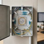 La tecnología espía hace un mal uso de los cables de fibra óptica como micrófonos