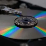 Un láser en lugar de un imán podría escribir en discos duros 1.000 veces más rápido